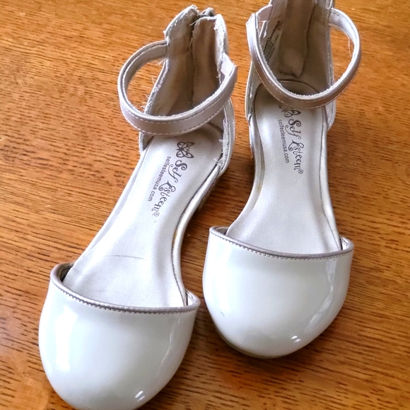 Self Esteem beige toe flats - Picture 1 of 6